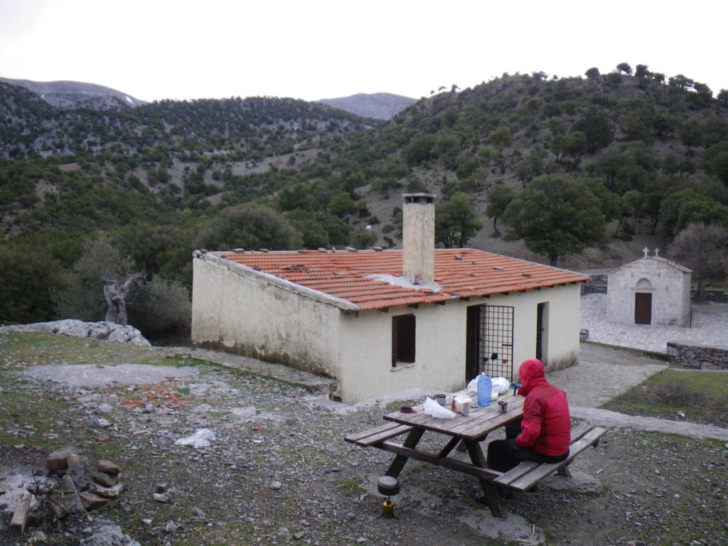 Le refuge et la chapelle d'Aghios Yoannis